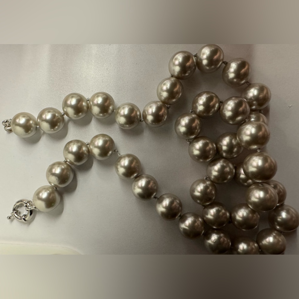 Elegant Silver Pearl Necklace